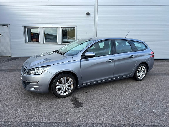 Peugeot 308 SW 2 of 5