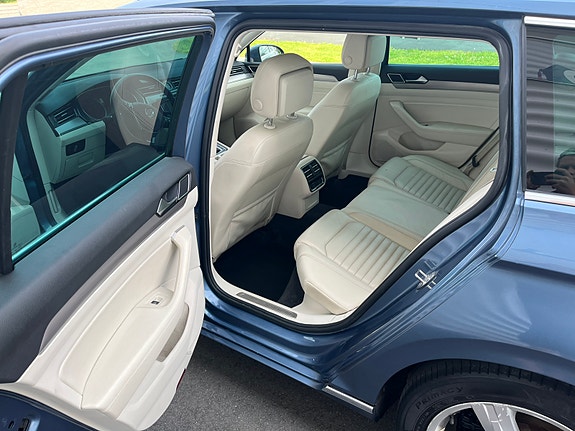 Volkswagen Passat 11 of 15