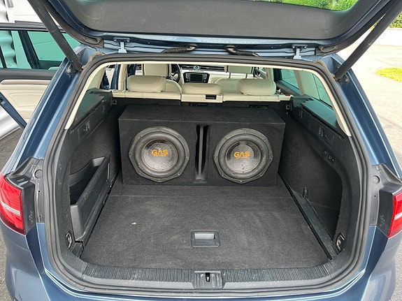 Volkswagen Passat 12 of 15