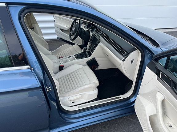 Volkswagen Passat 10 of 15