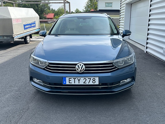 Volkswagen Passat 8 of 15