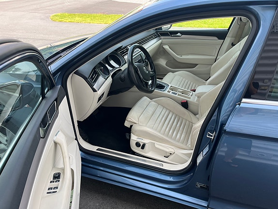 Volkswagen Passat 9 of 15