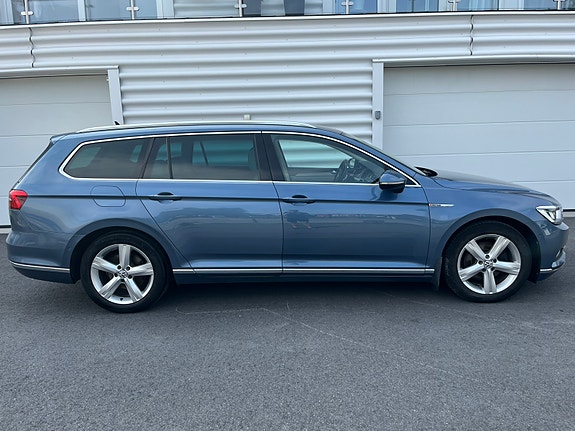 Volkswagen Passat 3 of 15