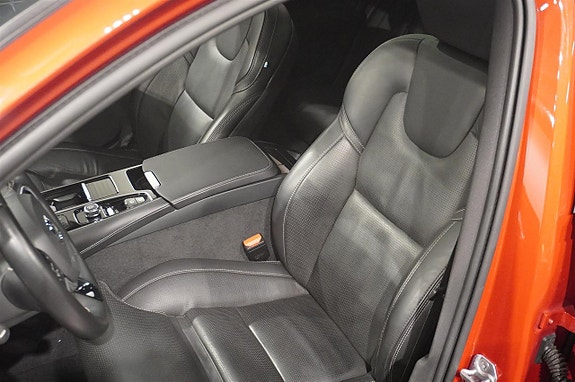 Volvo V60 2 of 17