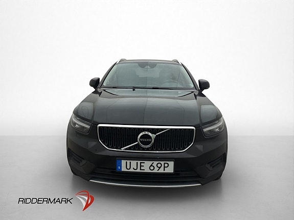 Volvo XC40 2 of 5