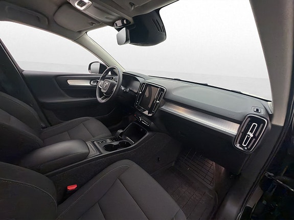 Volvo XC40 28 of 30