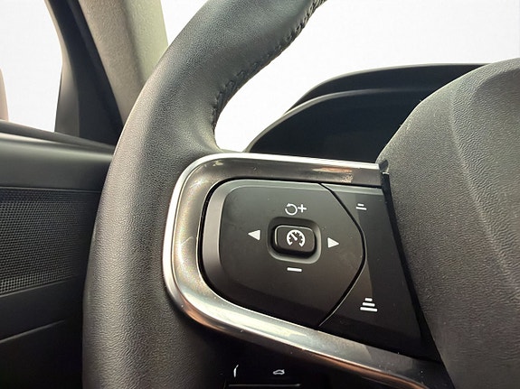 Volvo XC40 13 of 30