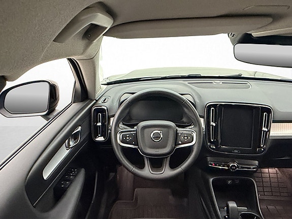 Volvo XC40 12 of 30
