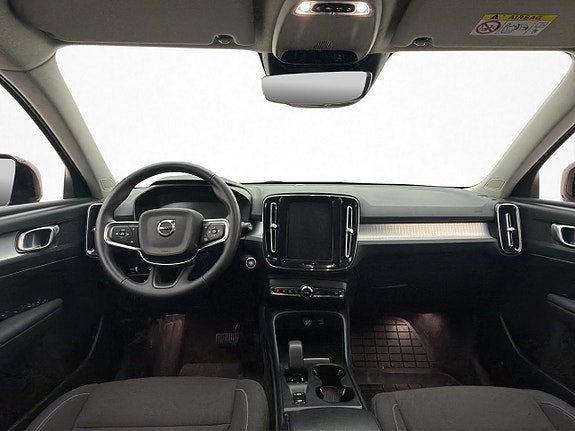 Volvo XC40 11 of 30