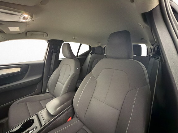 Volvo XC40 10 of 30
