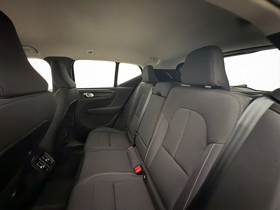 Volvo XC40 25 of 30