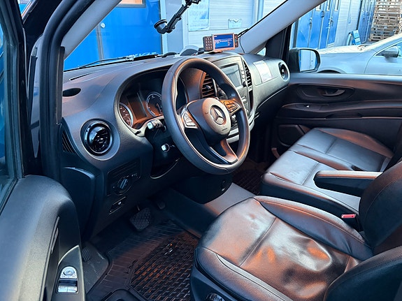 Mercedes-Benz eVito Tourer 2 of 5