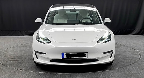 Tesla Model 3 2 of 19