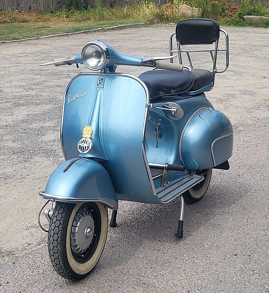 Vespa Touring 3 of 4