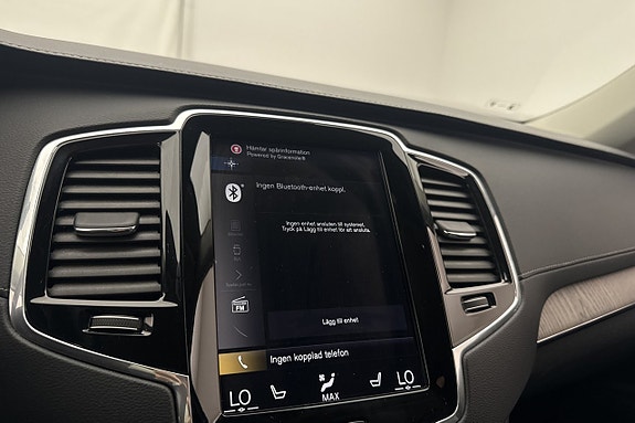Volvo XC90 30 of 30
