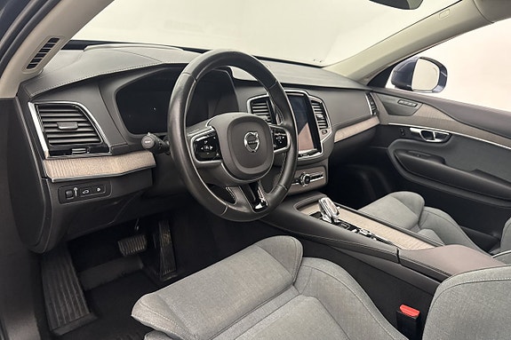 Volvo XC90 11 of 30