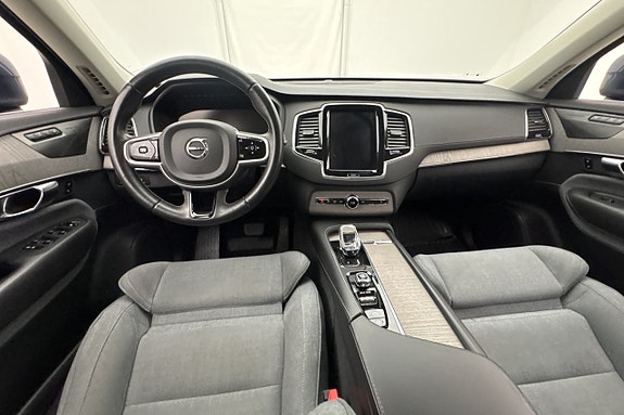 Volvo XC90 12 of 30