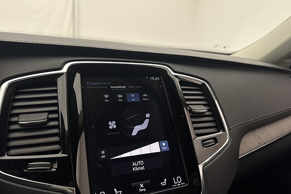 Volvo XC90 26 of 30