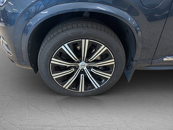 Volvo XC90 18 of 30