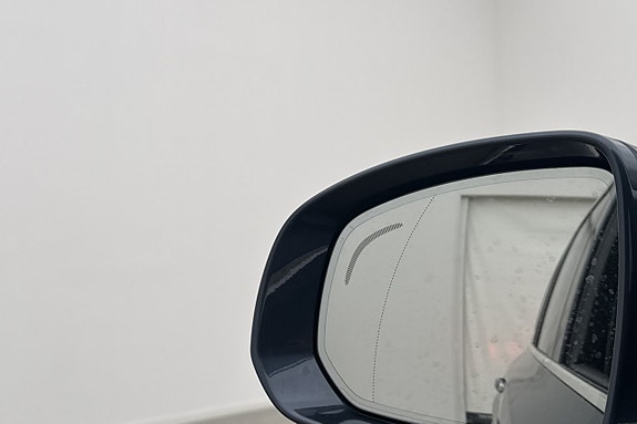 Volvo XC90 10 of 30