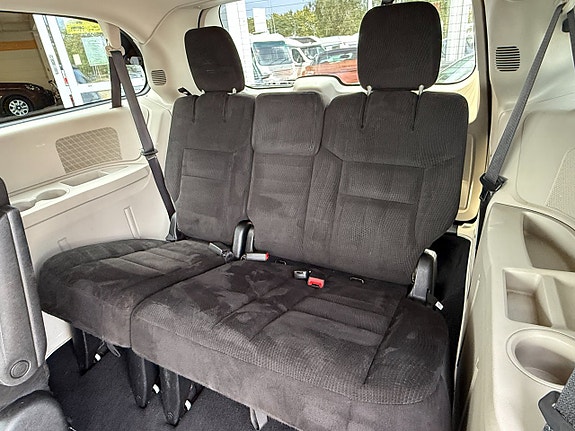 Dodge Grand Caravan 10 of 16