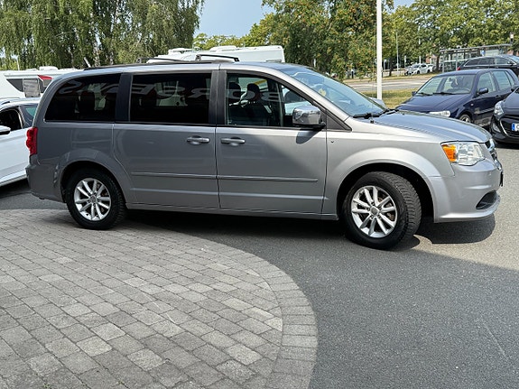 Dodge Grand Caravan 3 of 16