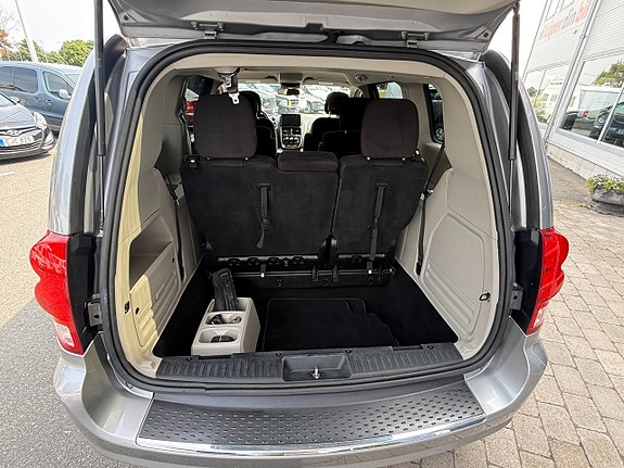 Dodge Grand Caravan 6 of 16