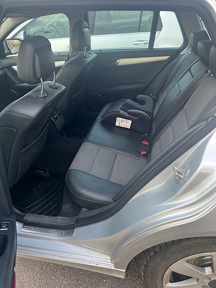 Mercedes-Benz C200 6 of 7