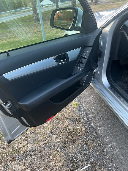 Mercedes-Benz C200 5 of 5