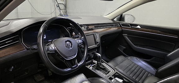 Volkswagen Passat 18 of 29