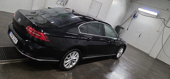 Volkswagen Passat 7 of 29