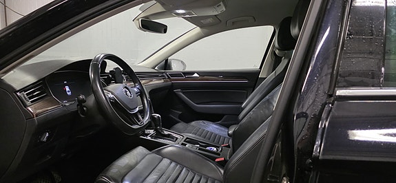Volkswagen Passat 16 of 29