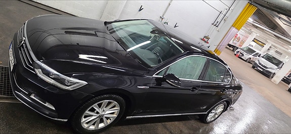 Volkswagen Passat 13 of 29