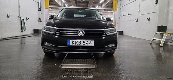 Volkswagen Passat 10 of 29