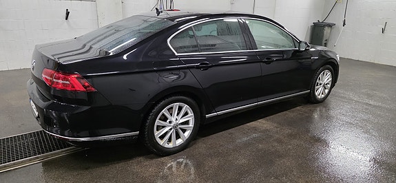 Volkswagen Passat 8 of 29