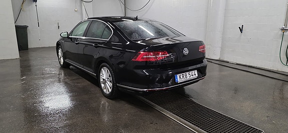 Volkswagen Passat 5 of 29