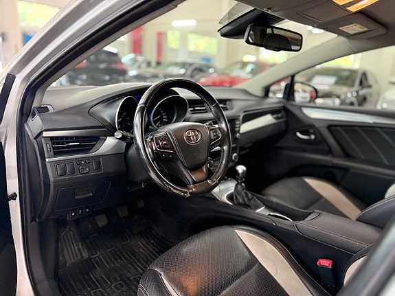 Toyota Avensis 13 of 17