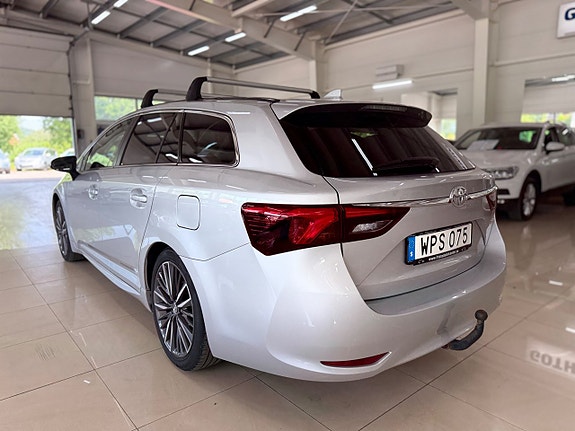 Toyota Avensis 6 of 17