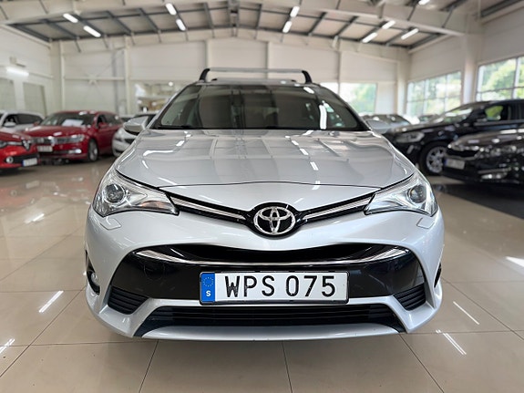 Toyota Avensis 2 of 17