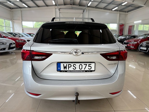 Toyota Avensis 5 of 17