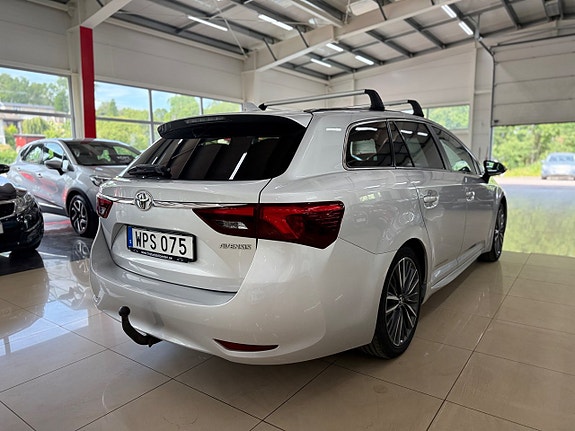Toyota Avensis 4 of 17