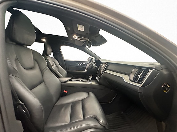 Volvo V60 11 of 30