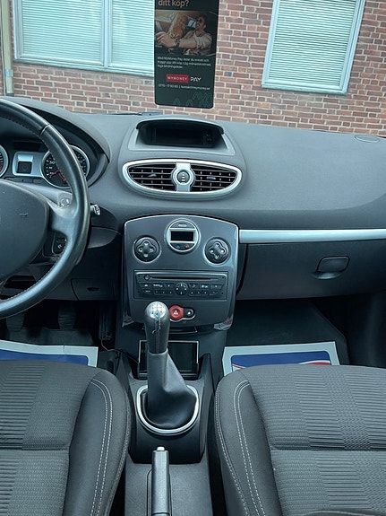 Renault Clio 10 of 12