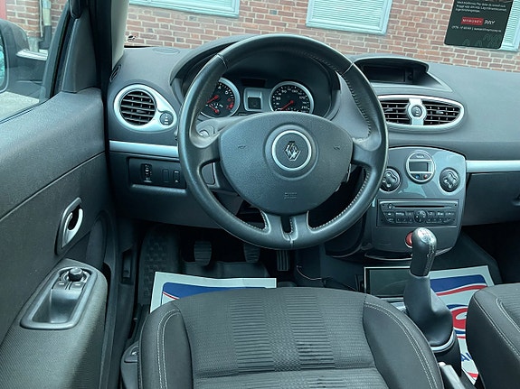 Renault Clio 11 of 12