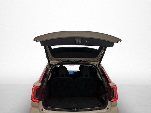 Volvo EX90 12 of 30