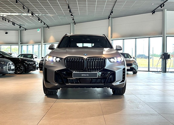 BMW X5 2 of 5