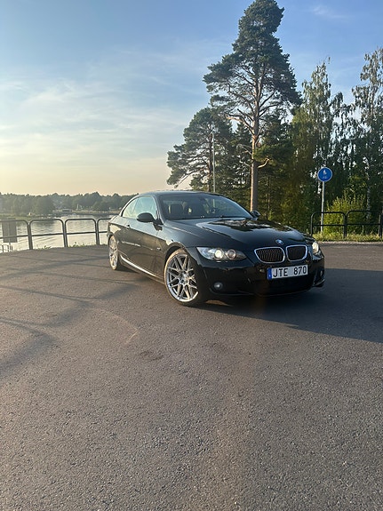 BMW 330d 3 of 5