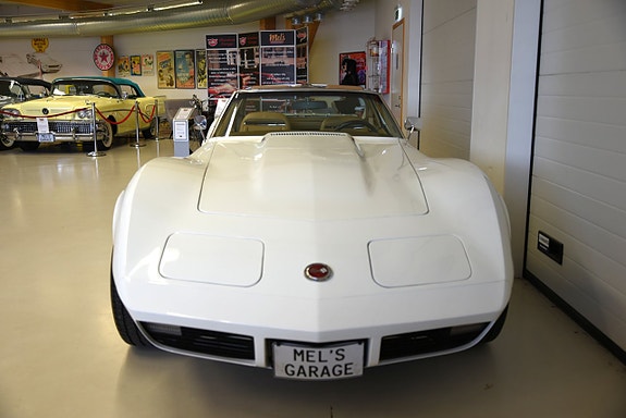 Chevrolet Corvette 3 of 5