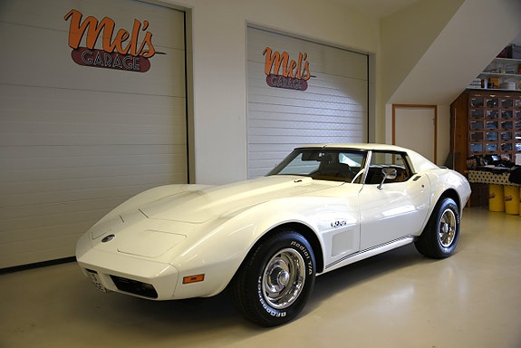 Chevrolet Corvette 2 of 5