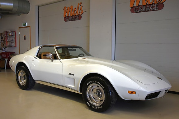 Chevrolet Corvette 4 of 5